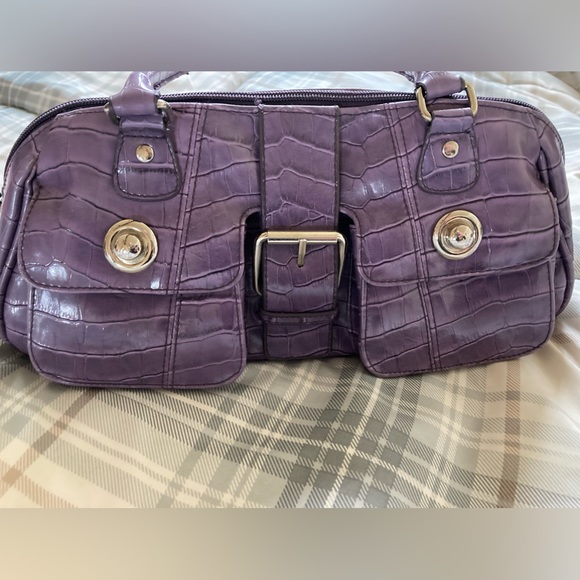 Lavender handbag/like new - Picture 2 of 5